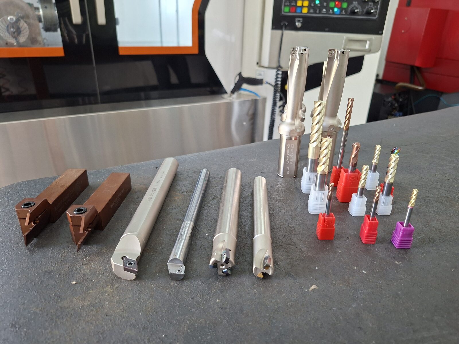 Ferramentas de corte e brocas da Algom Usinagem